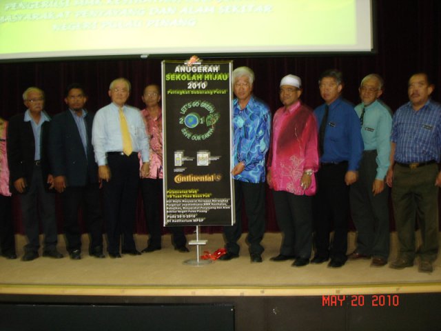 YB Tuan Phee Boon Poh melancar anugerah sekolah hijau di MPSP pada 20-5-2010